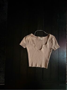 LA Hearts Ribbed Knit Notch Neck Baby Tee in Blush Pink